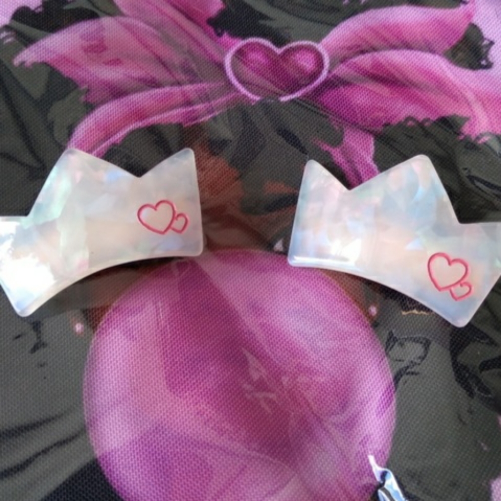 Pink crown hair clips
